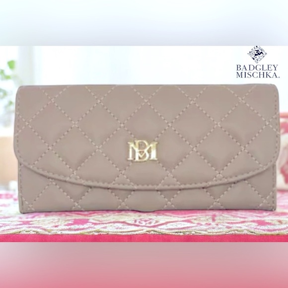 NWT Badgley Mischka Taupe Long Card Wallet - Picture 1 of 1
